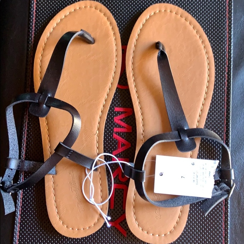 Women’s sandals size 7 1/2
